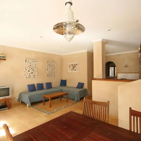 Spacious Holiday In With Private Pool *